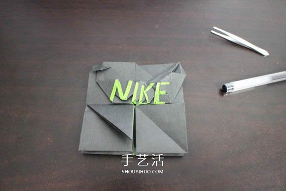 耐克標(biāo)志的折紙方法 怎么折NIKE標(biāo)志的圖解 -  rpnrmr.com