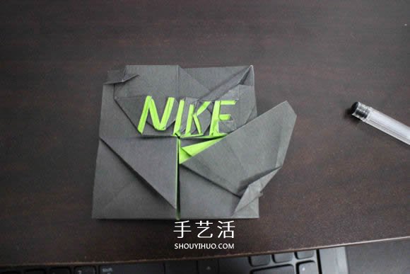 耐克標(biāo)志的折紙方法 怎么折NIKE標(biāo)志的圖解 -  rpnrmr.com