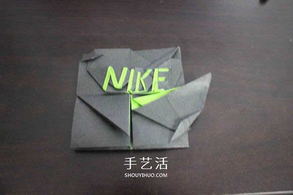 耐克標(biāo)志的折紙方法 怎么折NIKE標(biāo)志的圖解 -  rpnrmr.com