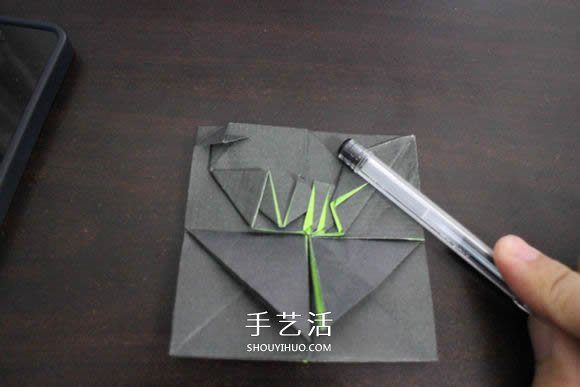 耐克標(biāo)志的折紙方法 怎么折NIKE標(biāo)志的圖解 -  rpnrmr.com
