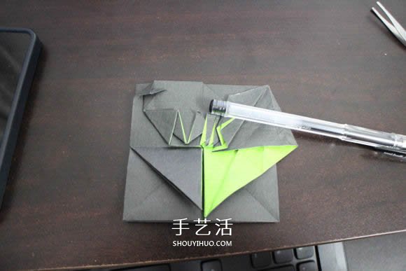 耐克標(biāo)志的折紙方法 怎么折NIKE標(biāo)志的圖解 -  rpnrmr.com