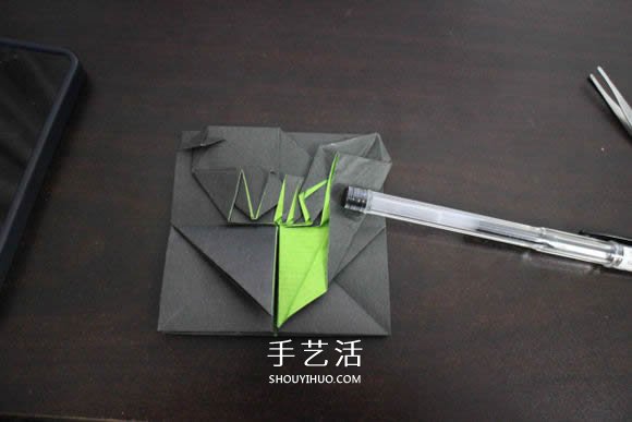 耐克標(biāo)志的折紙方法 怎么折NIKE標(biāo)志的圖解 -  rpnrmr.com