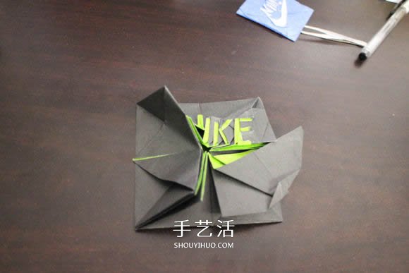 耐克標(biāo)志的折紙方法 怎么折NIKE標(biāo)志的圖解 -  rpnrmr.com