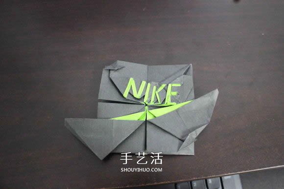 耐克標(biāo)志的折紙方法 怎么折NIKE標(biāo)志的圖解 -  rpnrmr.com