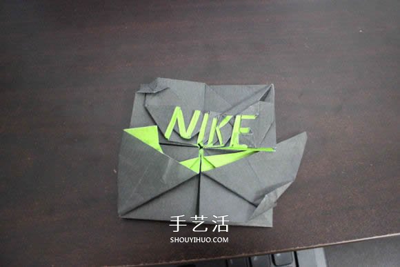 耐克標(biāo)志的折紙方法 怎么折NIKE標(biāo)志的圖解 -  rpnrmr.com