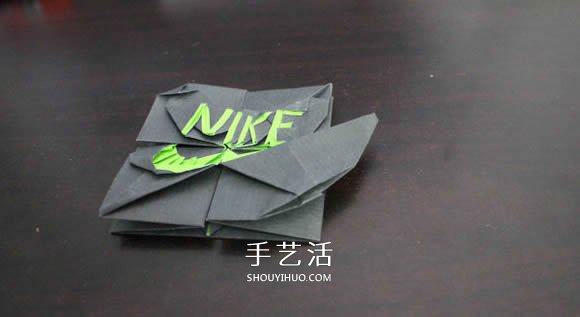 耐克標(biāo)志的折紙方法 怎么折NIKE標(biāo)志的圖解 -  rpnrmr.com
