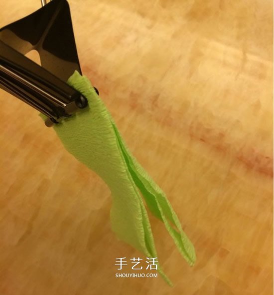 重陽(yáng)節(jié)紙菊花的做法 皺紋紙手工制作菊花圖解 -  rpnrmr.com