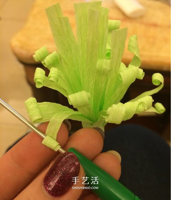 重陽(yáng)節(jié)紙菊花的做法 皺紋紙手工制作菊花圖解 -  rpnrmr.com