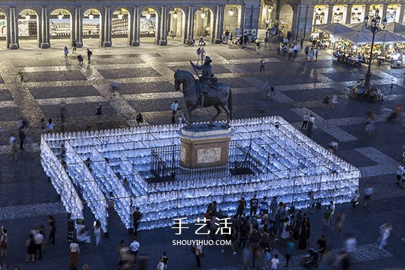 15000塑料瓶圍成迷宮 展現(xiàn)每日驚人的廢物丟棄 -  rpnrmr.com