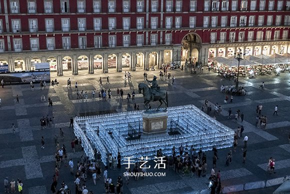 15000塑料瓶圍成迷宮 展現(xiàn)每日驚人的廢物丟棄 -  rpnrmr.com