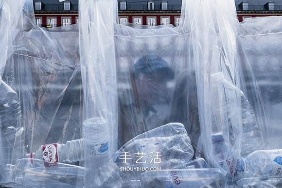 15000塑料瓶圍成迷宮 展現(xiàn)每日驚人的廢物丟棄 -  rpnrmr.com