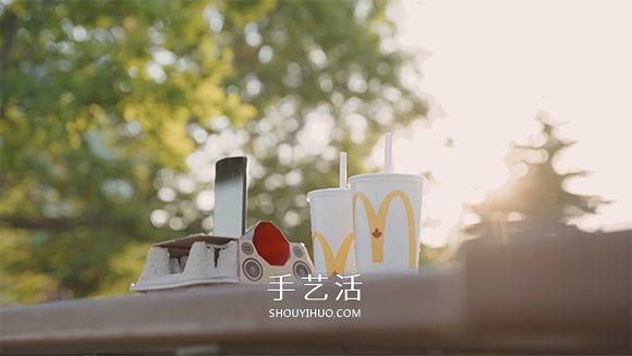 不再用完就丟！麥當勞紙杯架做成不插電喇叭 -  rpnrmr.com