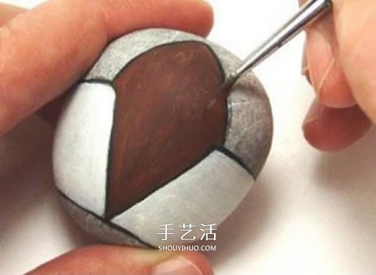 石頭畫七星瓢蟲的教程 簡(jiǎn)單七星瓢蟲石繪圖解 -  rpnrmr.com