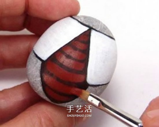 石頭畫七星瓢蟲的教程 簡(jiǎn)單七星瓢蟲石繪圖解 -  rpnrmr.com