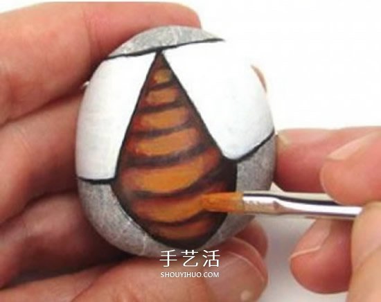 石頭畫七星瓢蟲的教程 簡(jiǎn)單七星瓢蟲石繪圖解 -  rpnrmr.com