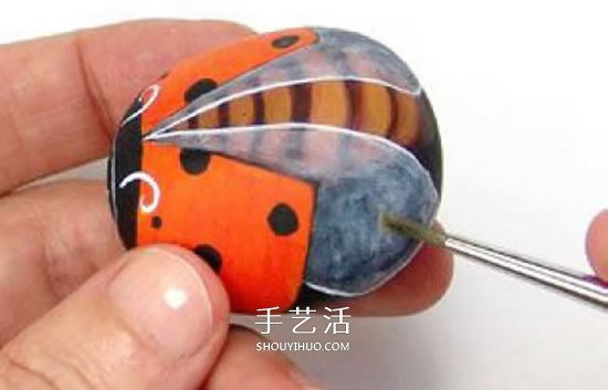 石頭畫七星瓢蟲的教程 簡(jiǎn)單七星瓢蟲石繪圖解 -  rpnrmr.com