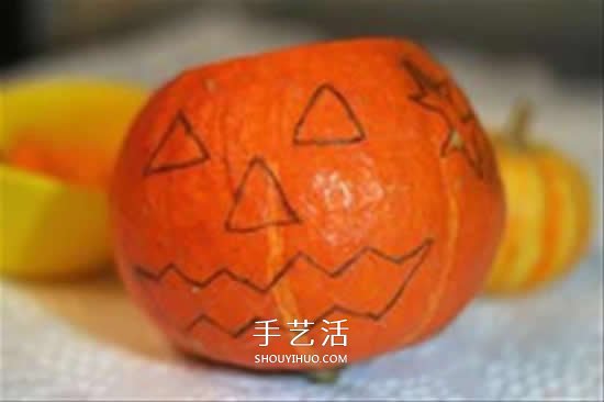 萬圣節(jié)南瓜燈的做法 用南瓜做南瓜燈的方法 -  rpnrmr.com