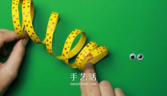 幼兒手工制作小蛇方法 卷紙筒廢物利用做小蛇 -  rpnrmr.com