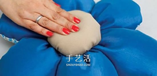 不織布花朵靠墊DIY 自制布藝花朵靠墊的做法 -  rpnrmr.com