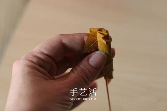 楓葉怎么做玫瑰花教程 簡單楓葉玫瑰DIY方法 -  rpnrmr.com