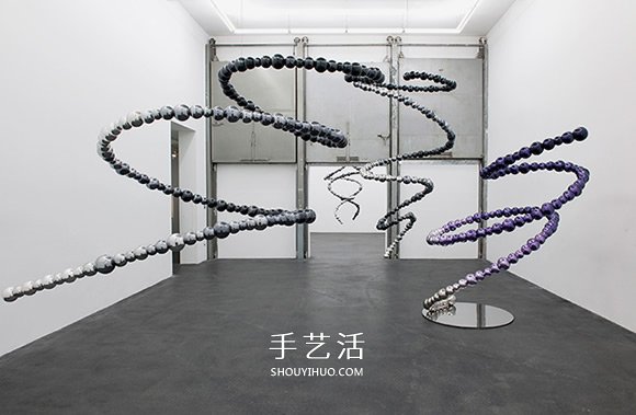 一萬(wàn)塊磚的暗潮洶涌！用玻璃堆迭的裝置藝術(shù) -  rpnrmr.com