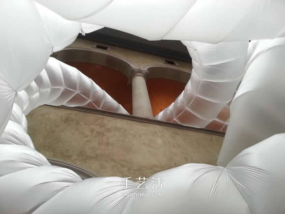 低科技動力藝術(shù)裝置 巨型蟲狀塑料薄膜雕塑 -  rpnrmr.com