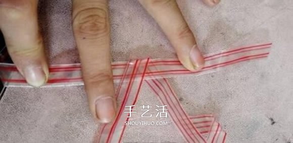 吸管折愛心怎么折圖解 吸管愛心的折法步驟 -  rpnrmr.com