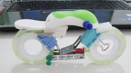 辦公用品手工制作摩托車(chē)模型的方法圖解 -  rpnrmr.com
