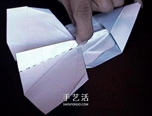 復(fù)仇者紙飛機(jī)的折法 折紙戰(zhàn)斗機(jī)的詳細(xì)圖解 -  rpnrmr.com