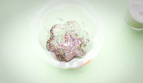 廢報紙舊雜志制作圣誕樹的方法 簡單又漂亮 -  rpnrmr.com