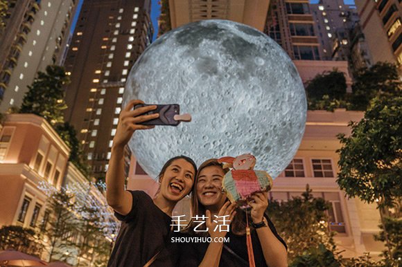 不一樣的賞月體驗! 巨型月亮裝置藝術(shù)作品 -  rpnrmr.com