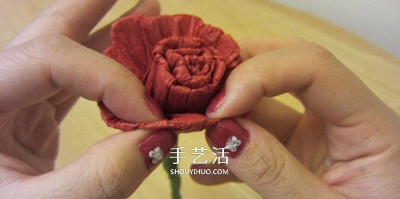 康乃馨怎么折詳細圖解 母親節(jié)康乃馨折紙教程 -  rpnrmr.com
