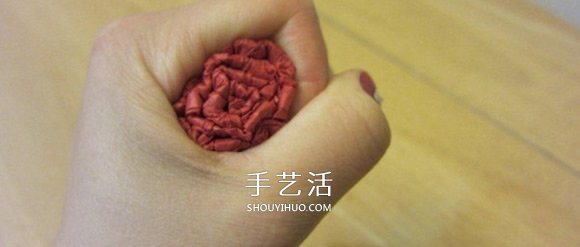 康乃馨怎么折詳細圖解 母親節(jié)康乃馨折紙教程 -  rpnrmr.com