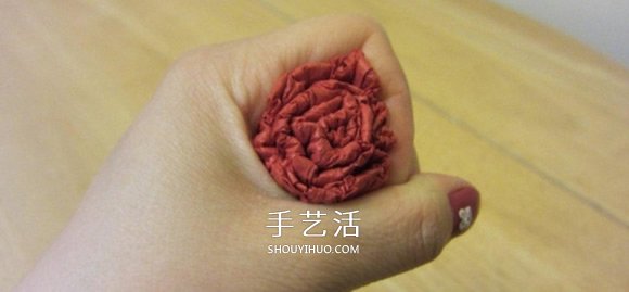 康乃馨怎么折詳細圖解 母親節(jié)康乃馨折紙教程 -  rpnrmr.com