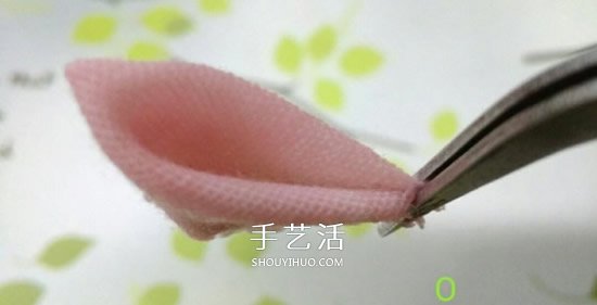 不織布做荷花發(fā)卡圖解 手工布藝蓮花發(fā)飾DIY -  rpnrmr.com
