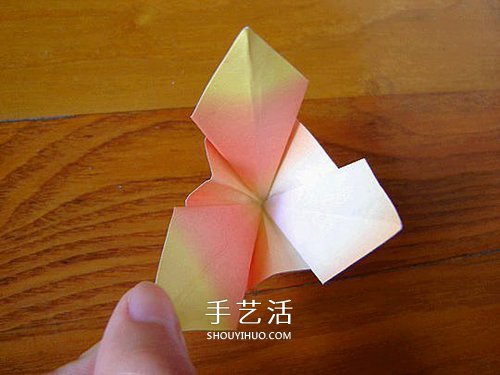 一張紙折百合花圖解 簡單又漂亮百合花折紙 -  rpnrmr.com