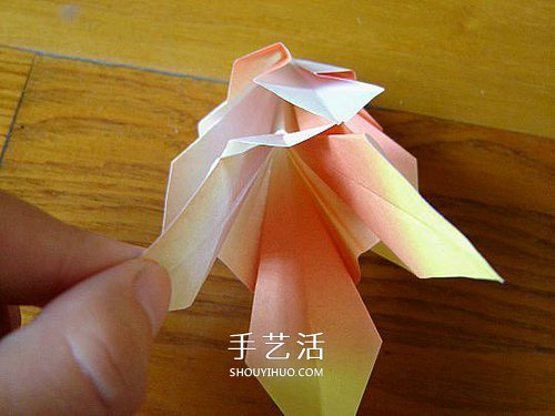 一張紙折百合花圖解 簡單又漂亮百合花折紙 -  rpnrmr.com
