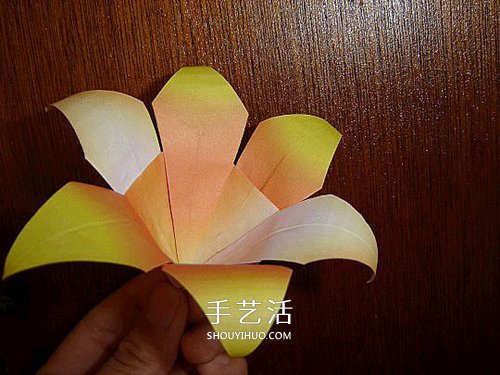 一張紙折百合花圖解 簡單又漂亮百合花折紙 -  rpnrmr.com