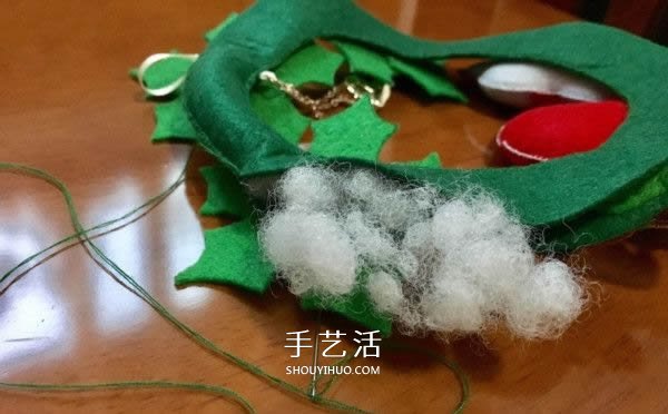 不織布圣誕花環(huán)制作 手工布藝圣誕花環(huán)的做法 -  rpnrmr.com