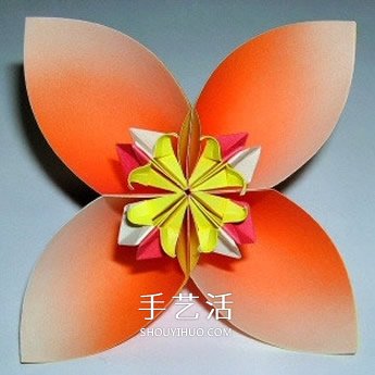 四瓣花的折紙方法圖解 六個(gè)組合成美麗花球 -  rpnrmr.com