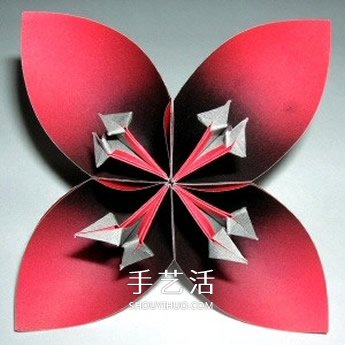 四瓣花的折紙方法圖解 六個(gè)組合成美麗花球 -  rpnrmr.com