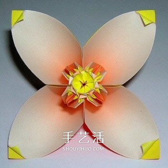 四瓣花的折紙方法圖解 六個(gè)組合成美麗花球 -  rpnrmr.com