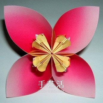 四瓣花的折紙方法圖解 六個(gè)組合成美麗花球 -  rpnrmr.com