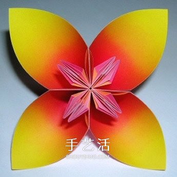 四瓣花的折紙方法圖解 六個(gè)組合成美麗花球 -  rpnrmr.com