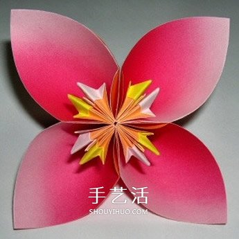 四瓣花的折紙方法圖解 六個(gè)組合成美麗花球 -  rpnrmr.com