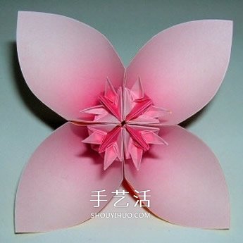 四瓣花的折紙方法圖解 六個(gè)組合成美麗花球 -  rpnrmr.com