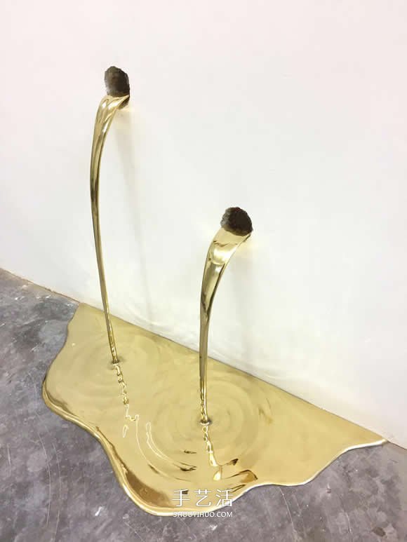 名副其實(shí)的“流金”歲月 模擬液體的黃銅雕塑 -  rpnrmr.com