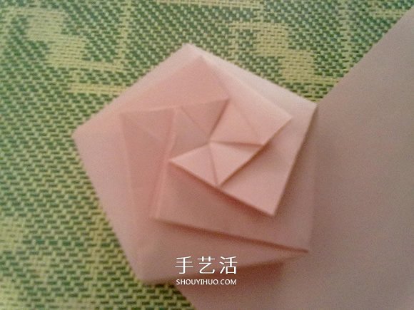 玫瑰紙盒的折法圖解 情人節(jié)漂亮禮品盒的折法 -  rpnrmr.com
