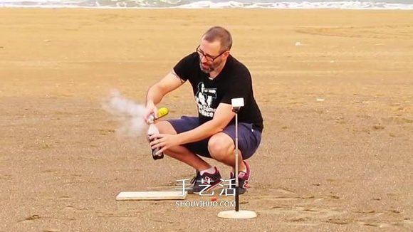 創(chuàng)意水火箭的做法圖解 讓可樂瓶一飛沖天！ -  rpnrmr.com