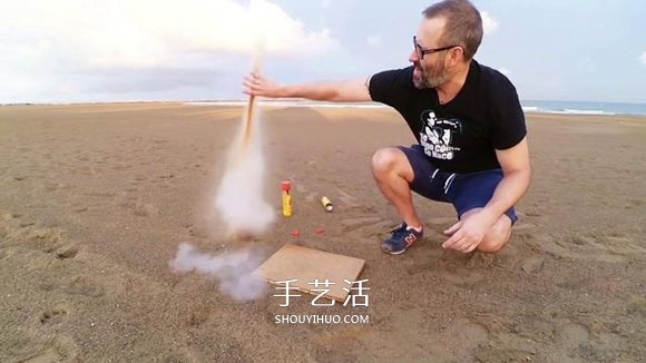 創(chuàng)意水火箭的做法圖解 讓可樂瓶一飛沖天！ -  rpnrmr.com